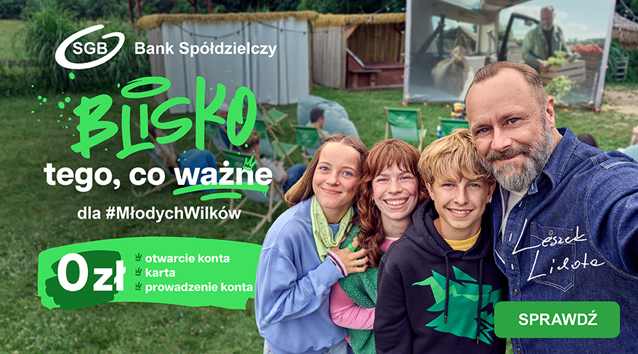 Konto dla #MłodychWilków Plakat przedstawiający Leszka Lichotę z grupą młodzieży.